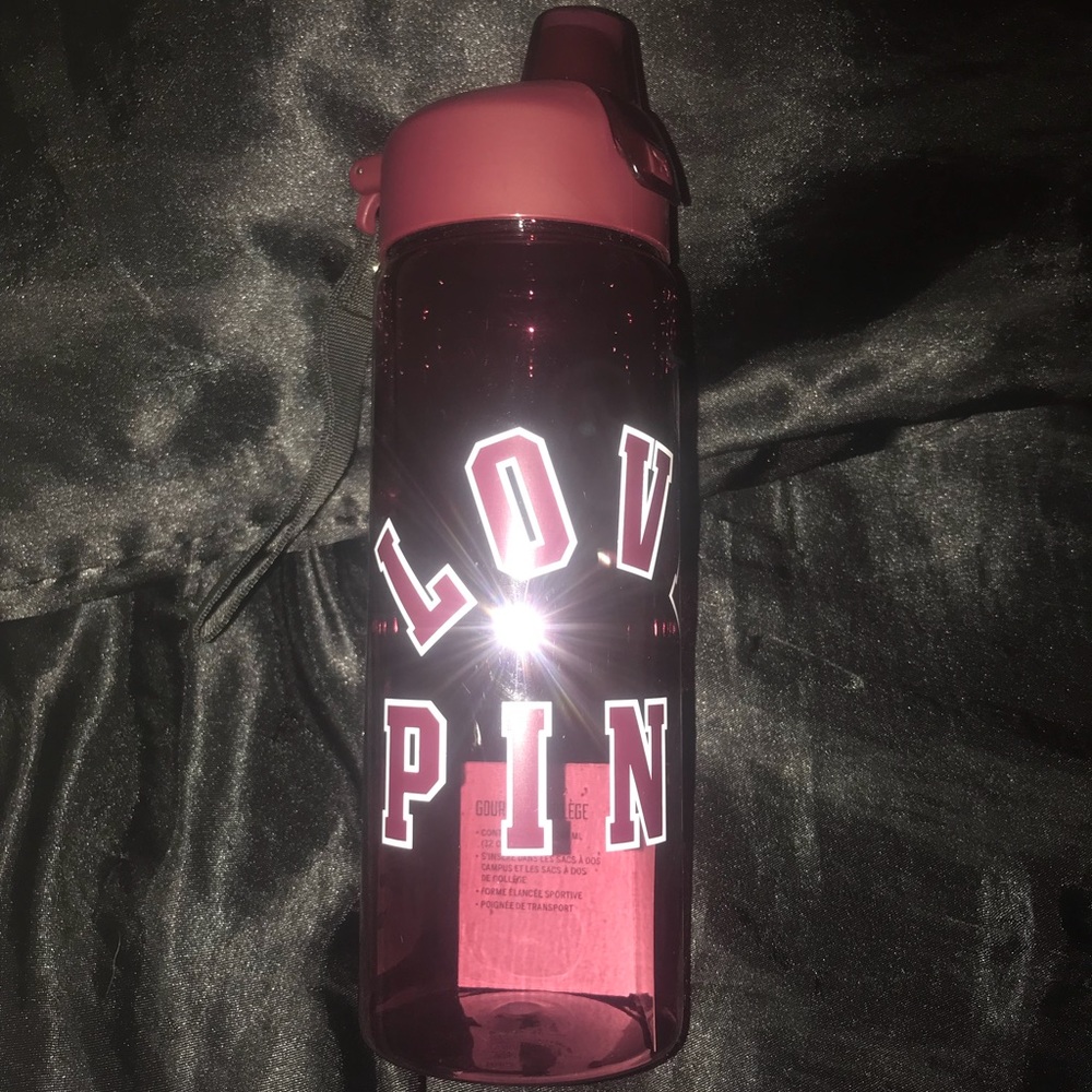 PINK collegiate water bottle💋 SOLD!